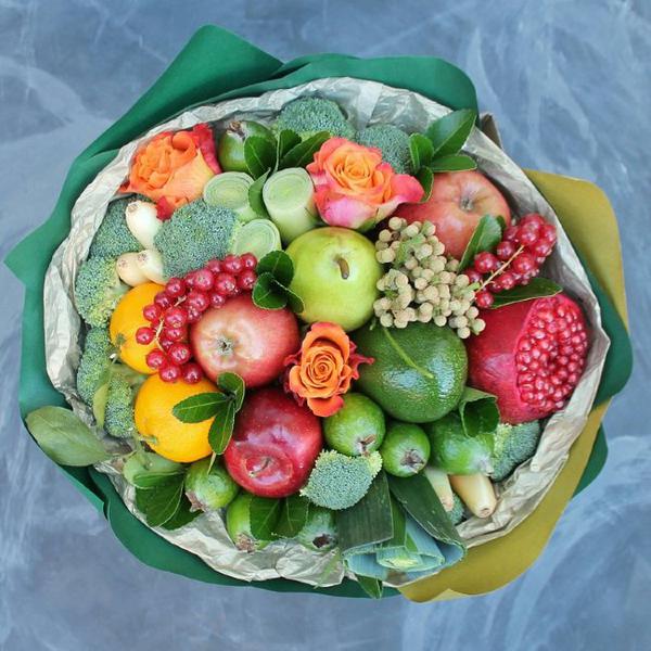 Корзины с фруктами и цветами